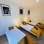 Crespo House I Fantastic D *
